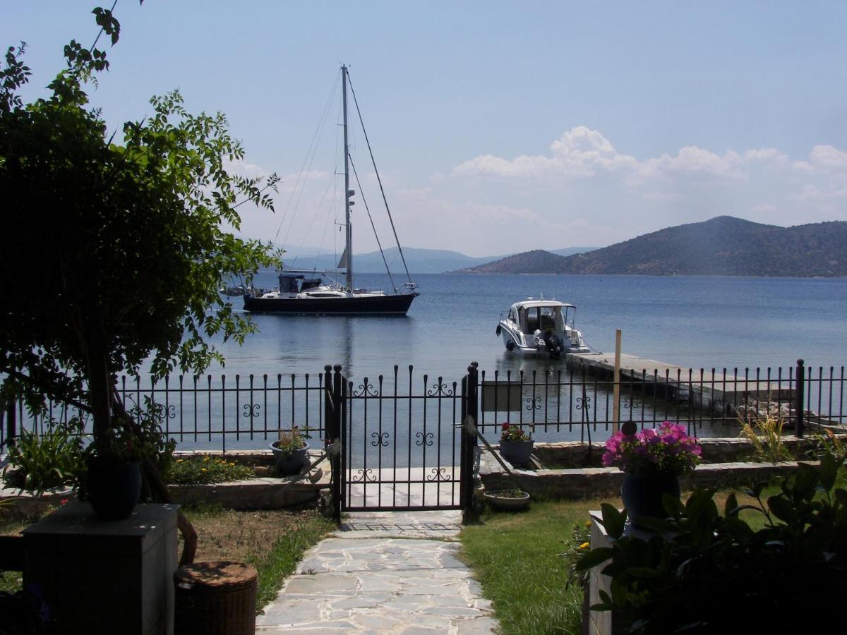 Blue Dreams Guest House Almiropotamos Exterior photo